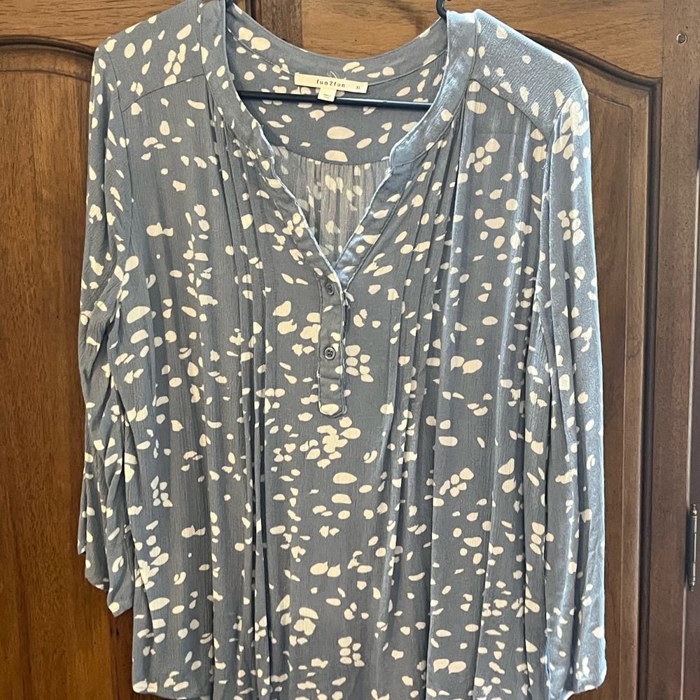 Faded Glory Women's Blouse in Blue and White Print